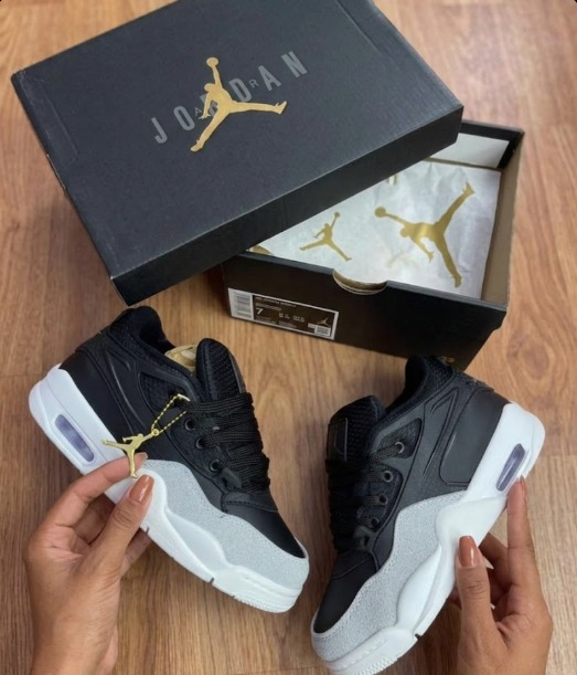 Tenis Jordan 4 RM "Black Cat" Premium