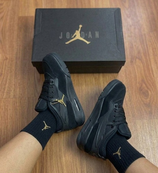 Tenis Jordan 4 RM "Black Cat" Premium