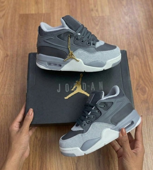 Tenis Jordan 4 RM "Black Cat" Premium