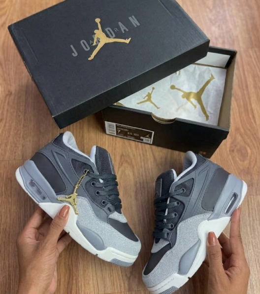 Tenis Jordan 4 RM "Black Cat" Premium