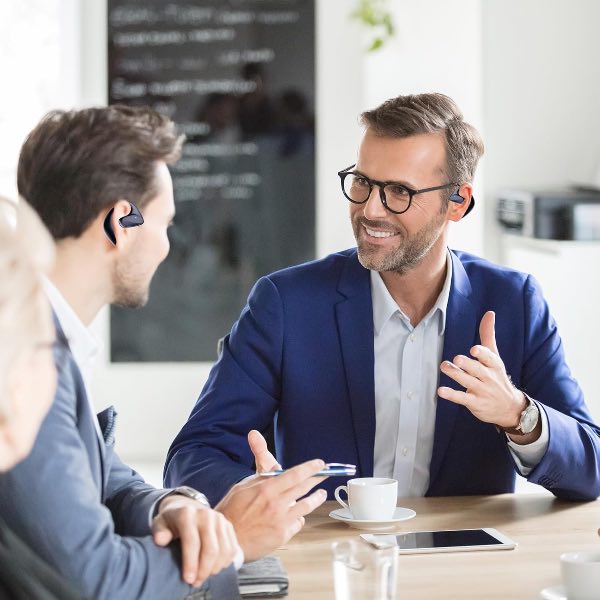 Audífonos Traductores De Idiomas En Tiempo Real M8 Bluetooth 3 En 1