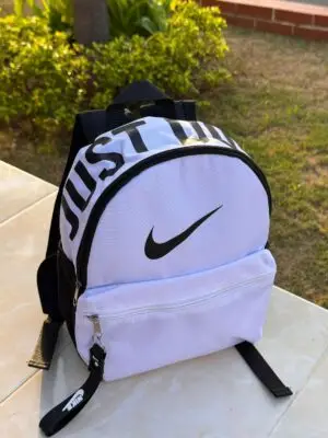 1775950469WhatsApp Image 2026-04-11 at 6.23.10 PM (3) Mini Morral Deportivo Estilo Nike Para Dama | Mochila Compacta Multiusos